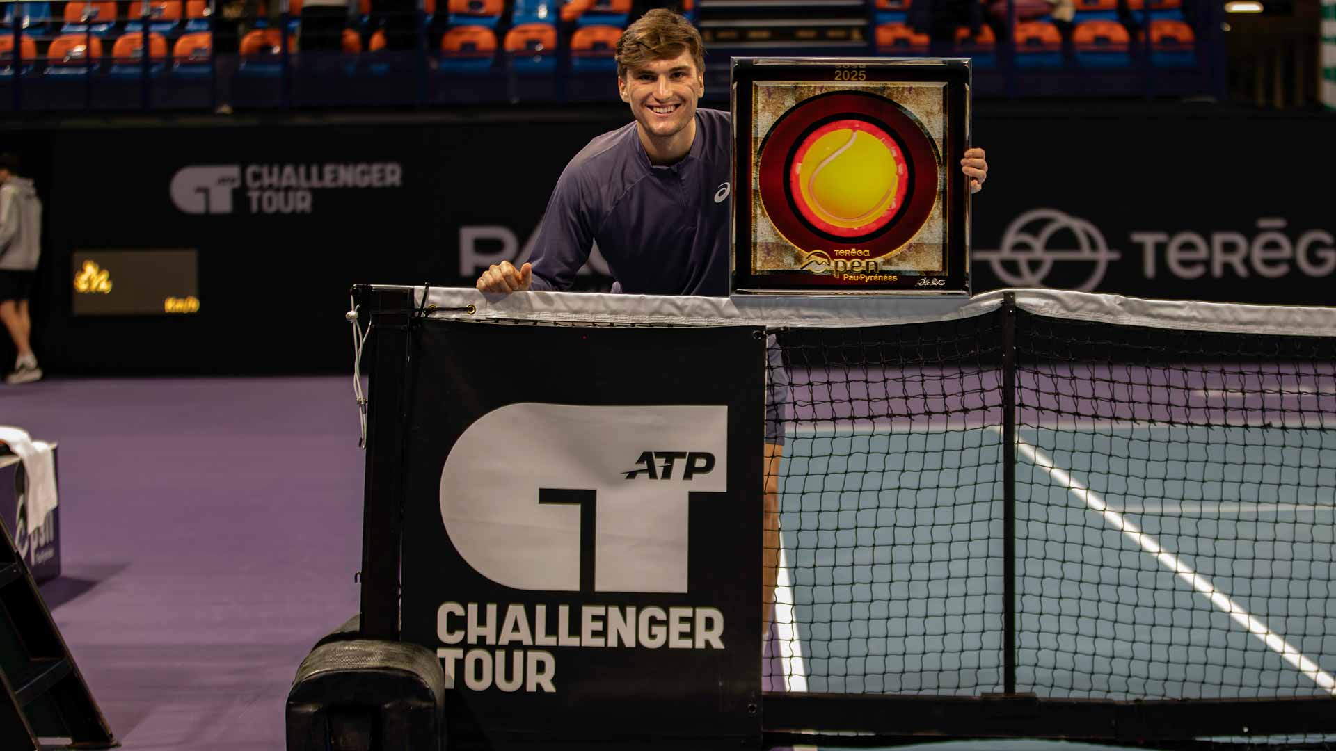 <a href='https://wwwx.atptour.com/en/players/raphael-collignon/c0jp/overview'>Raphael Collignon</a> wins the Pau Challenger.