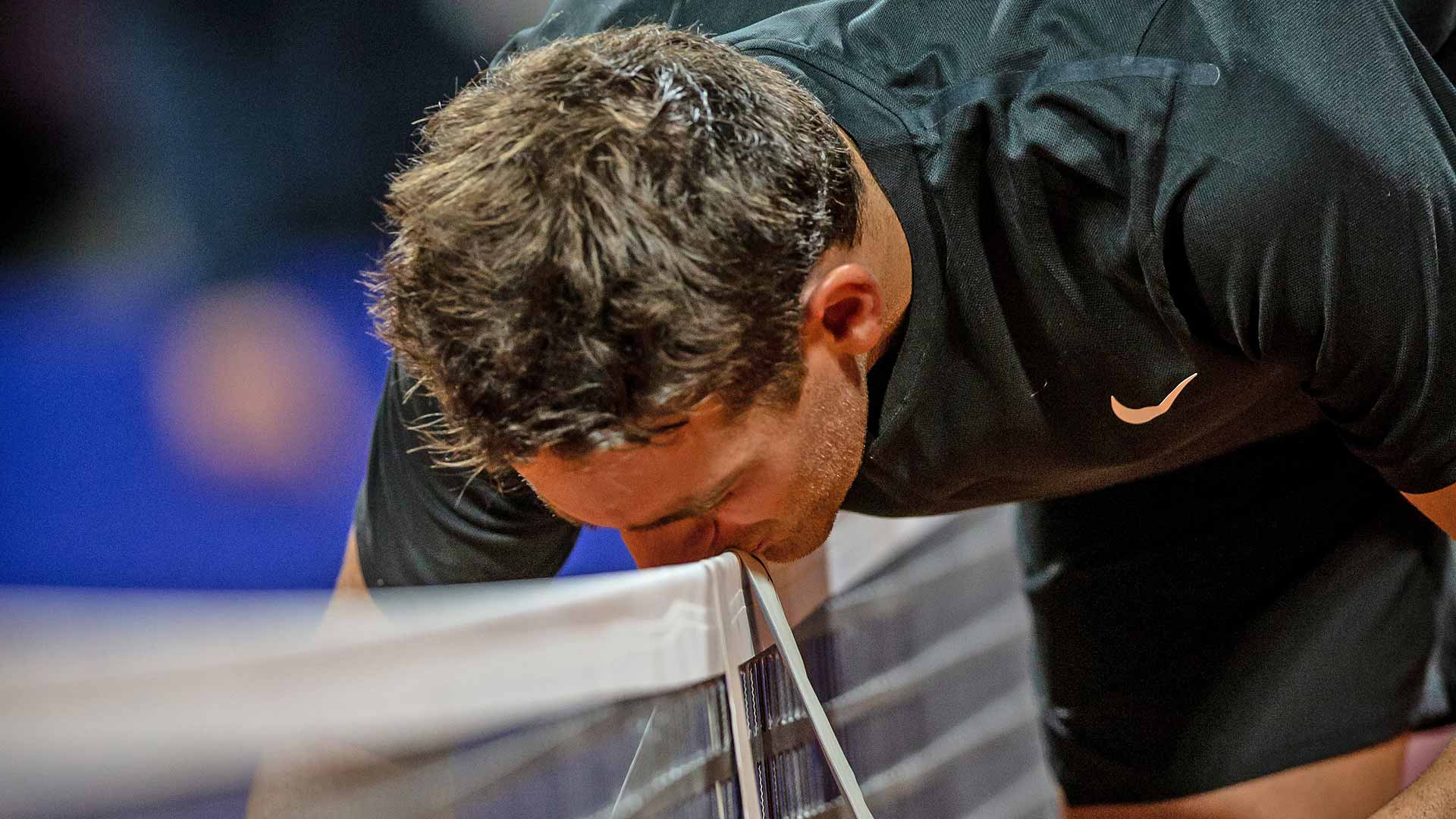 Juan Martin del Potro hangs his bandana on the net in Buenos Aires following his match against Federico Delbonis.