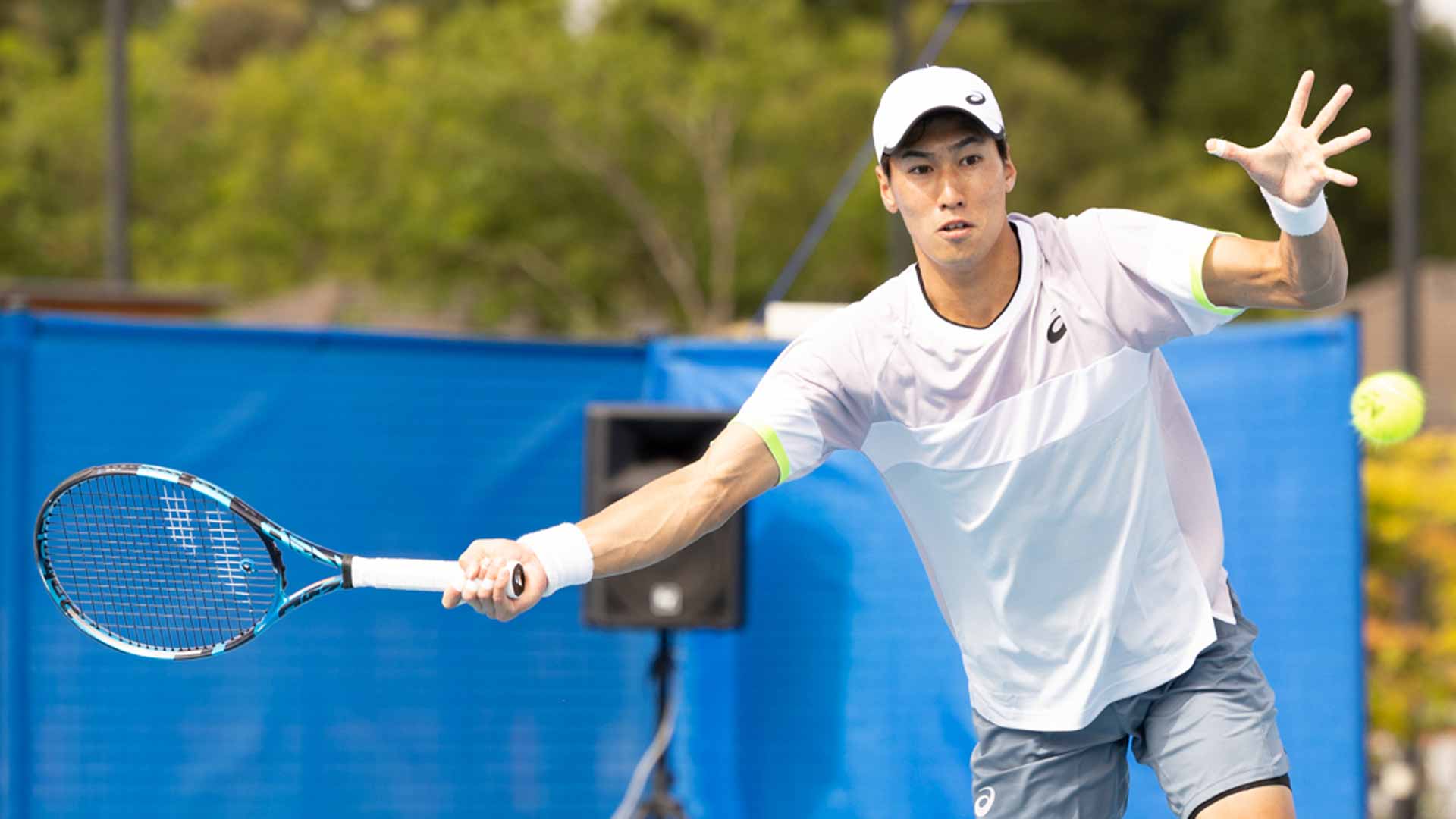 <a href='https://wwwx.atptour.com/en/players/yosuke-watanuki/wb08/overview'>Yosuke Watanuki</a> in action at the 2023 Canberra Challenger.