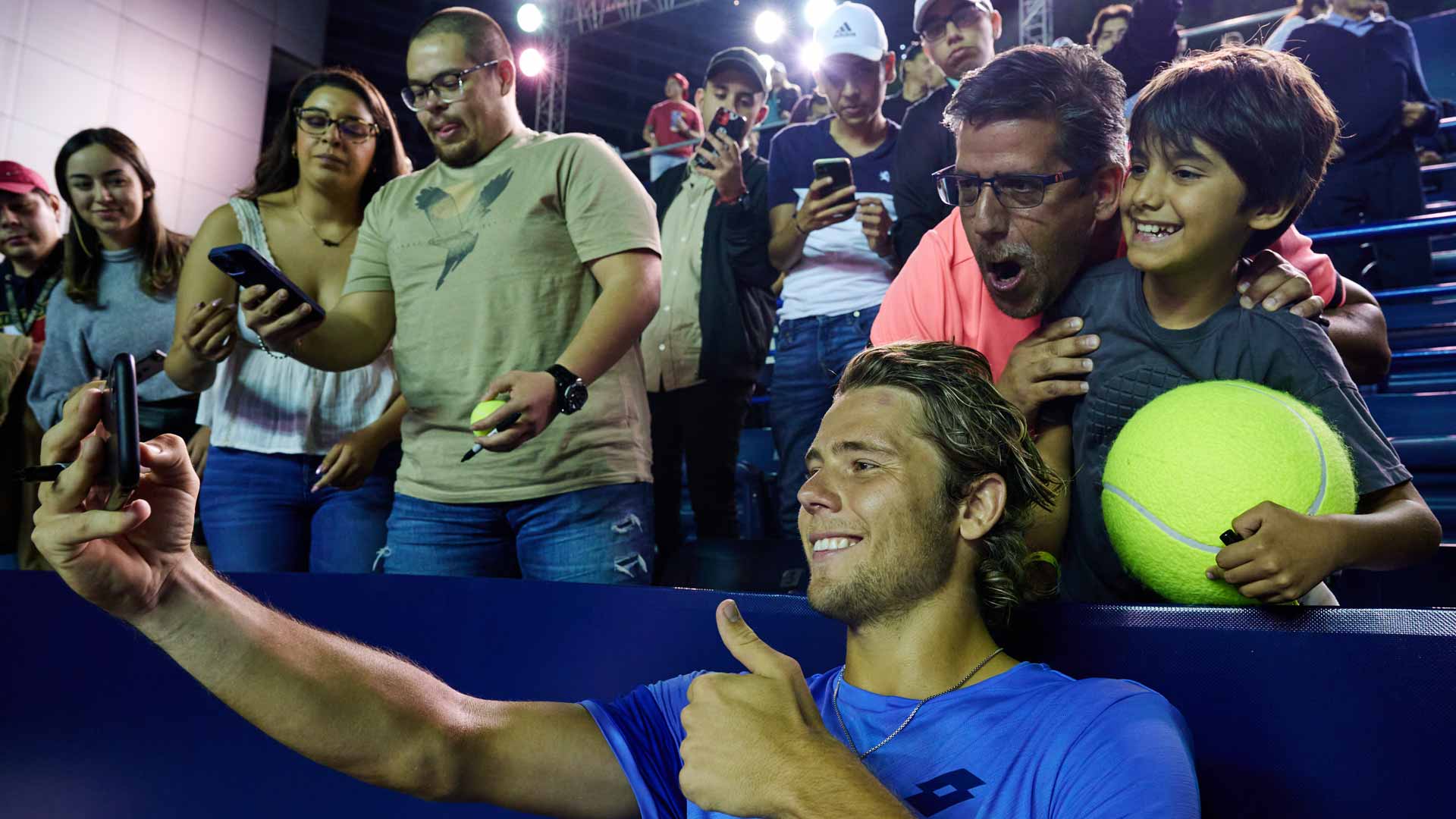 Aleksandar Kovacevic greets fans at the 2023 Monterrey Challenger.