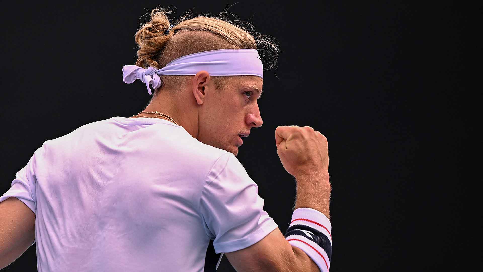 Alejandro Davidovich Fokina participa por tercera vez en su carrera en el Dubai Duty Free Tennis Championships.