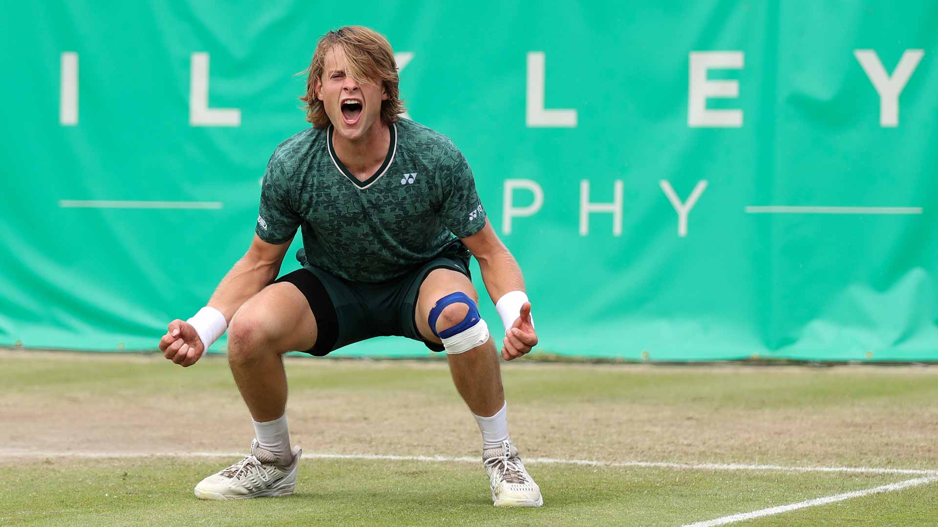 Zizou Bergs celebrates winning the 2022 Ilkley Challenger.