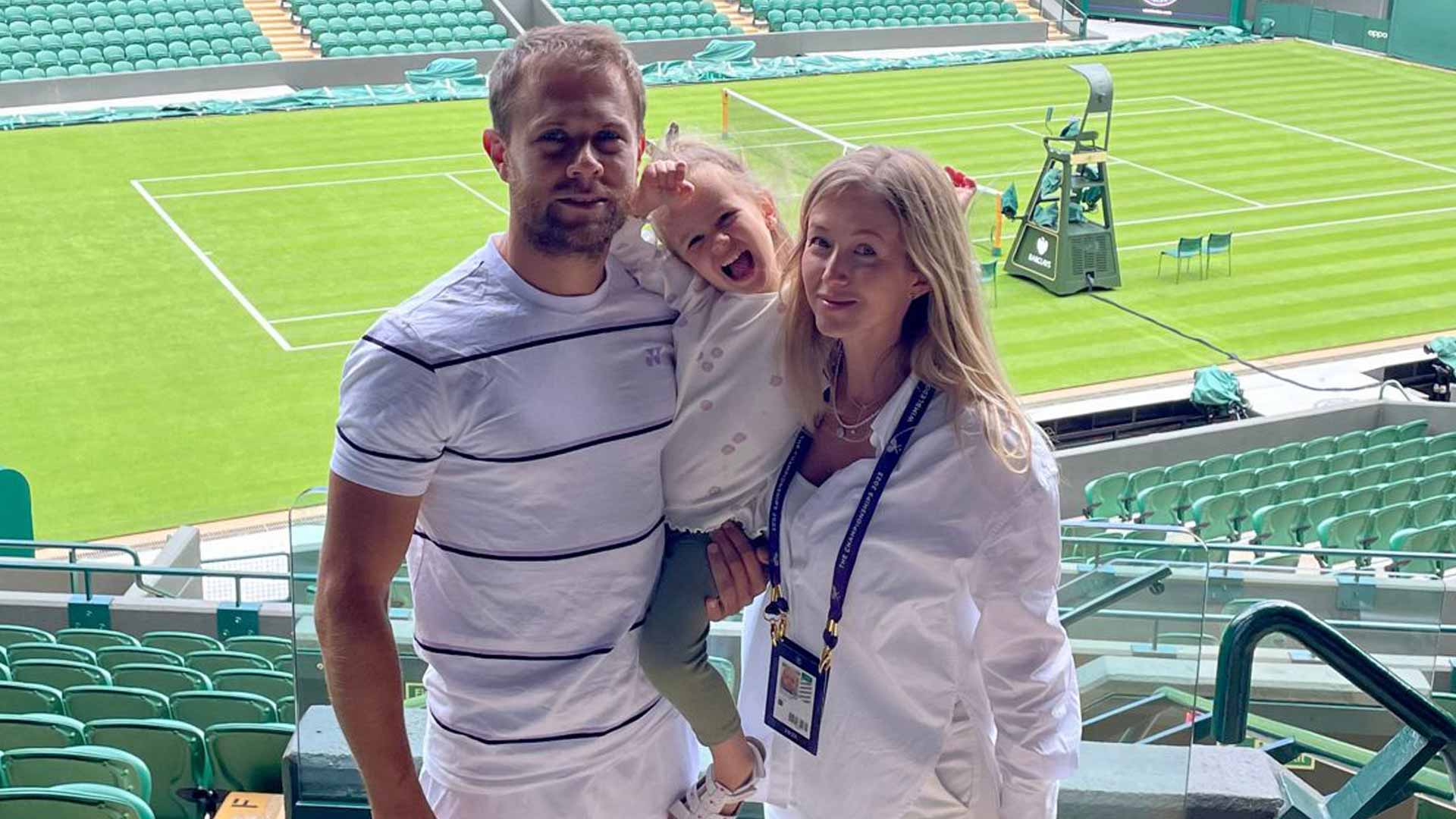 <a href='https://wwwx.atptour.com/en/players/radu-albot/a829/overview'>Radu Albot</a> and his family