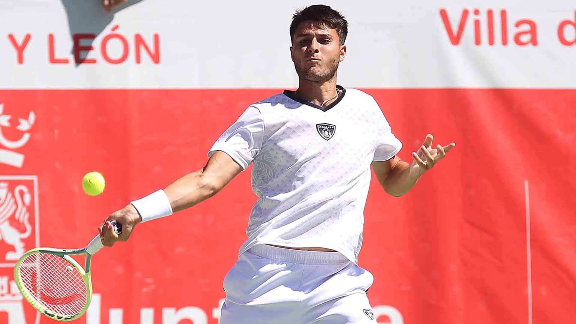 Pablo Llamas Ruiz in action at the Segovia Challenger.