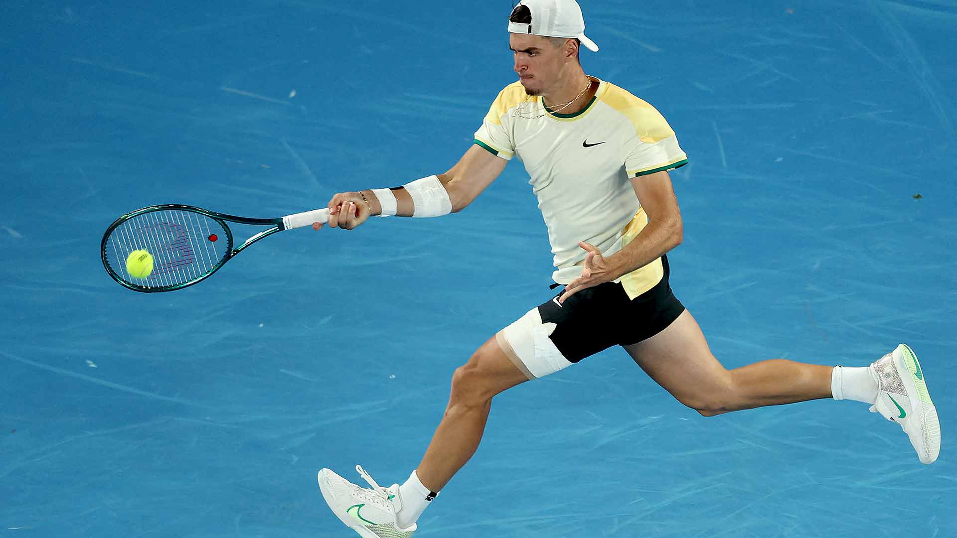 <a href='https://wwwx.atptour.com/es/players/dino-prizmic/p0hw/overview'>Dino Prizmic</a> impressed in his Grand Slam debut against <a href='https://wwwx.atptour.com/es/players/novak-djokovic/d643/overview'>Novak Djokovic</a>.