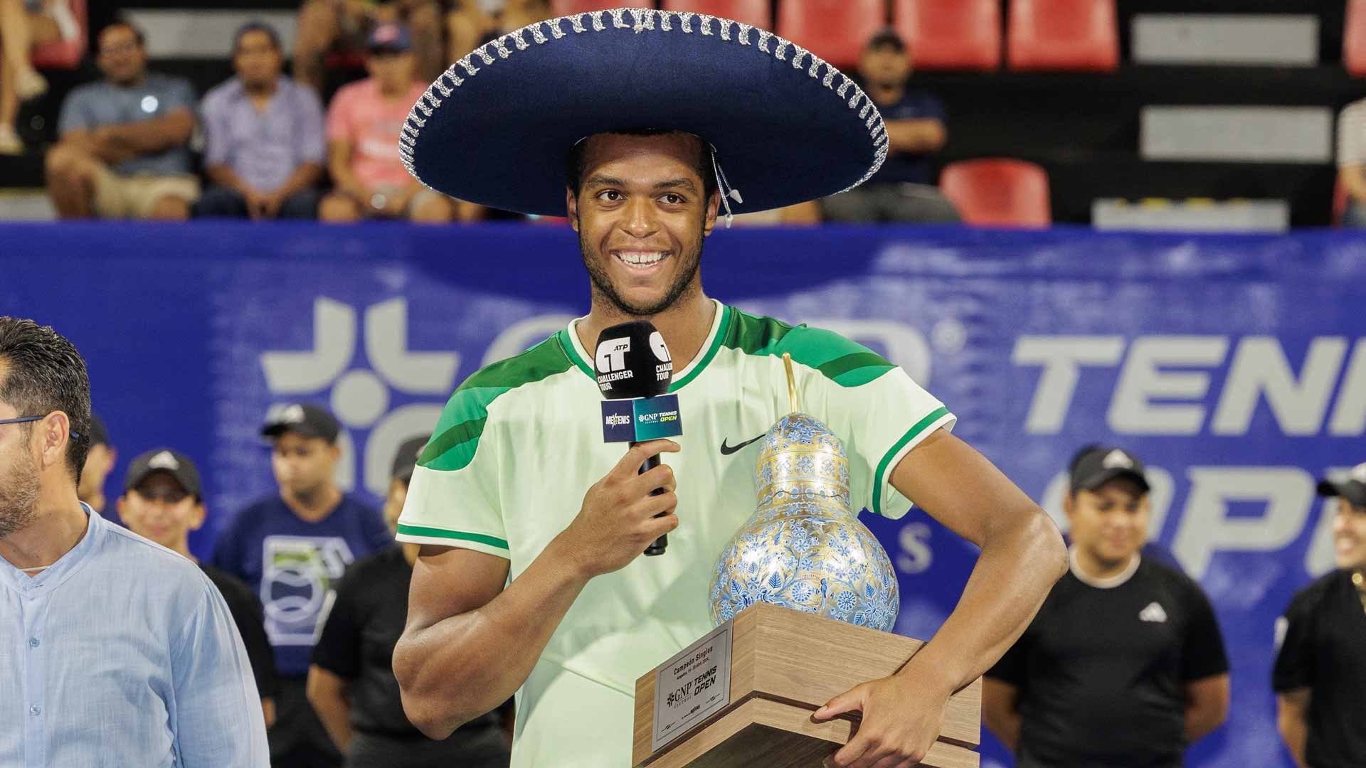 <a href='https://wwwx.atptour.com/en/players/giovanni-mpetshi-perricard/m0gz/overview'>Giovanni Mpetshi Perricard</a> triumphs at the Acapulco Challenger.