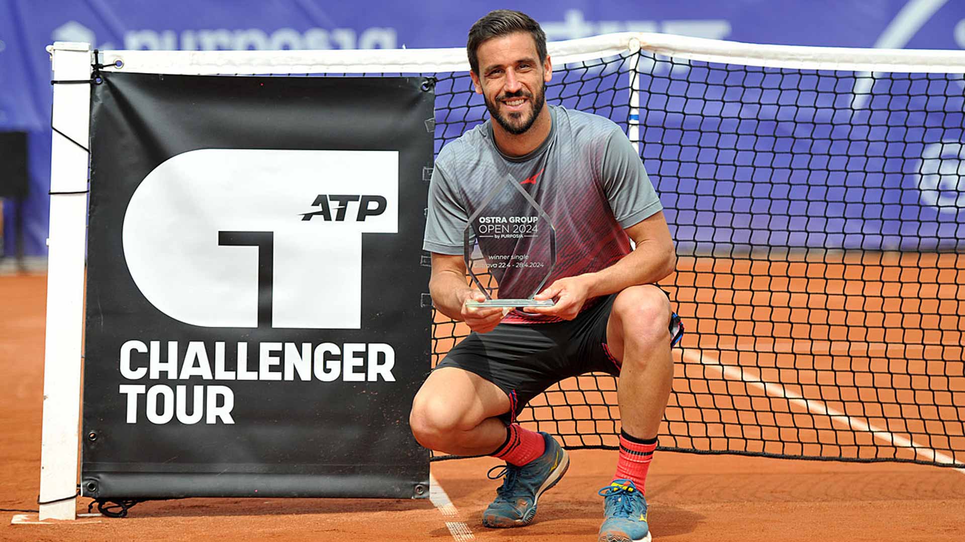 <a href='https://wwwx.atptour.com/es/players/damir-dzumhur/d923/overview'>Damir Dzumhur</a> wins his second Challenger title of 2024 in Ostrava.