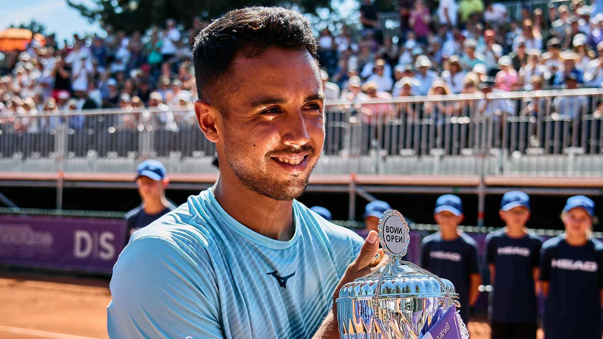 <a href='https://wwwx.atptour.com/en/players/hugo-dellien/da31/overview'>Hugo Dellien</a> wins the Challenger 75 event in Bonn, Germany.