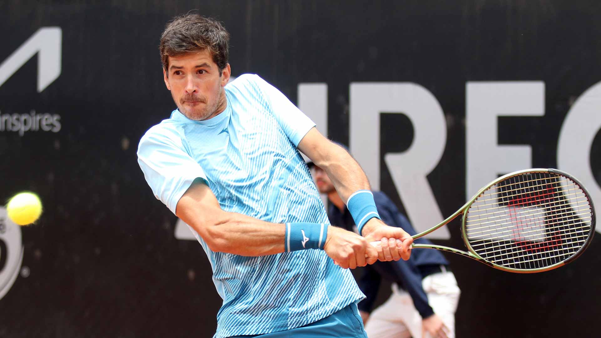 <a href='https://wwwx.atptour.com/en/players/facundo-mena/mj98/overview'>Facundo Mena</a> in action at the Bogota Challenger.