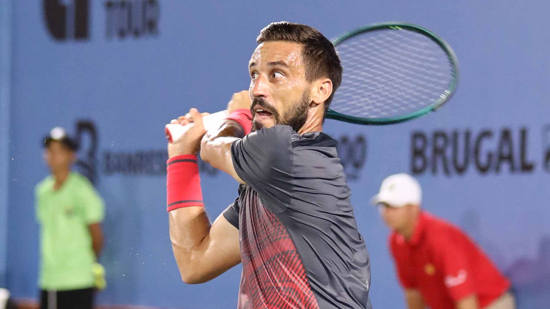 <a href='https://wwwx.atptour.com/en/players/damir-dzumhur/d923/overview'>Damir Dzumhur</a> in action at the Santo Domingo Challenger.