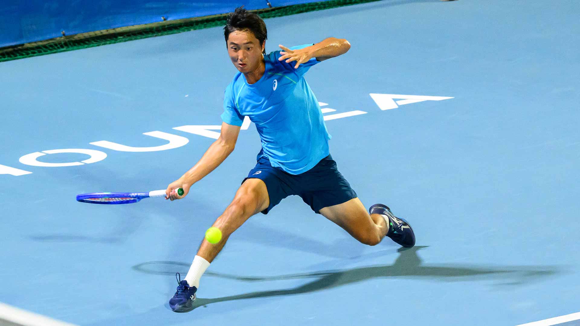 <a href='https://wwwx.atptour.com/en/players/shintaro-mochizuki/m0hu/overview'>Shintaro Mochizuki</a> in action at the BNC Tennis Open.