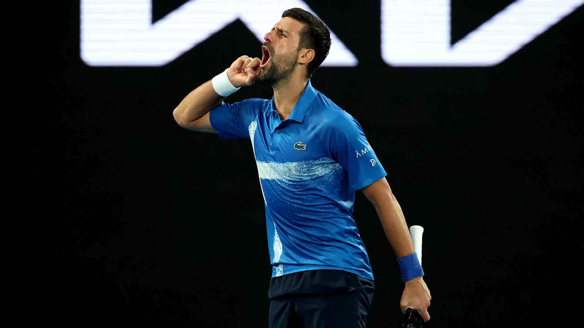 Djokovic se repone a un exigente debut en Melbourne